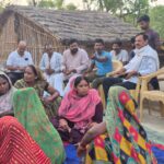 Congmen met relatives of deceased, consoled them