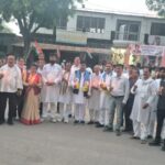 Congmen paid tribute to Lucknow fire victims by lighting candles
